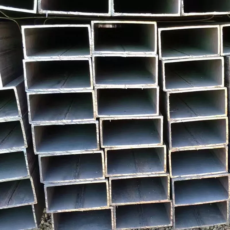 Plonasienis juodas stačiakampis vamzdis